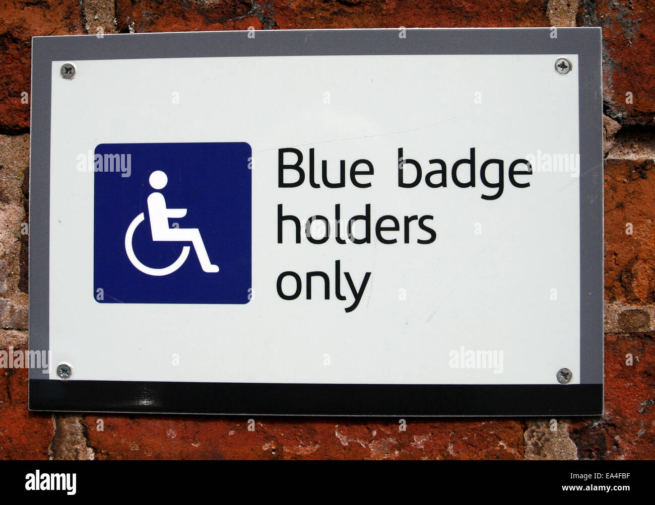 Blauen Behindertenausweis Parken Zeichen Worcester Worcestershire England UK Stockfoto