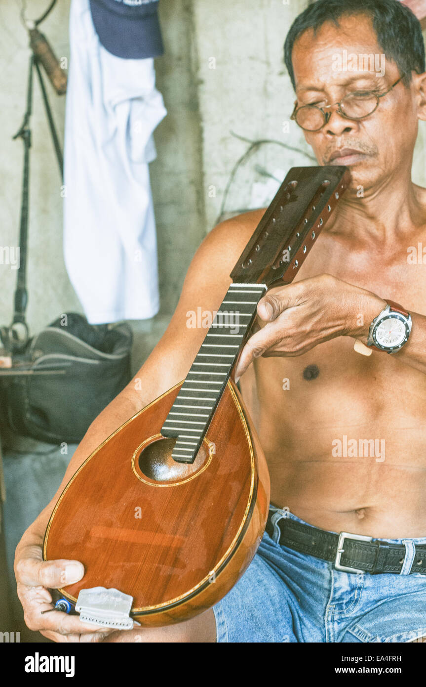 Alegre Gitarre Fabrik, Hand gemacht Gitarre in Lapu-Lapu City der Philippinen. Stockfoto
