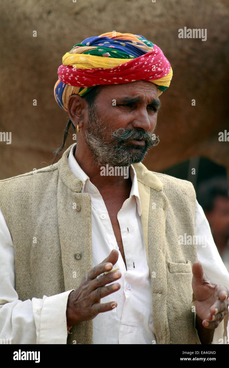 Turban, indische, Männlich, Alter Mann, Dorfbewohner, Schnurrbart, Bart in Pushkar, Rajasthan, Indien. Stockfoto