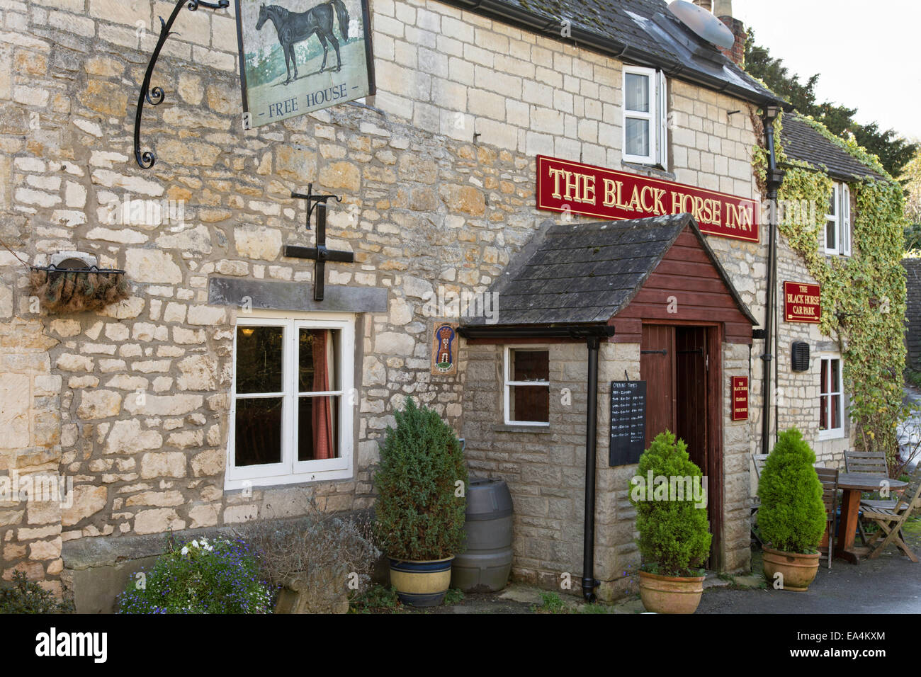 Das Black Horse Inn in Cotswold Dorf von Amberley in der Nähe von Stroud, Gloucestershire, England, UK Stockfoto