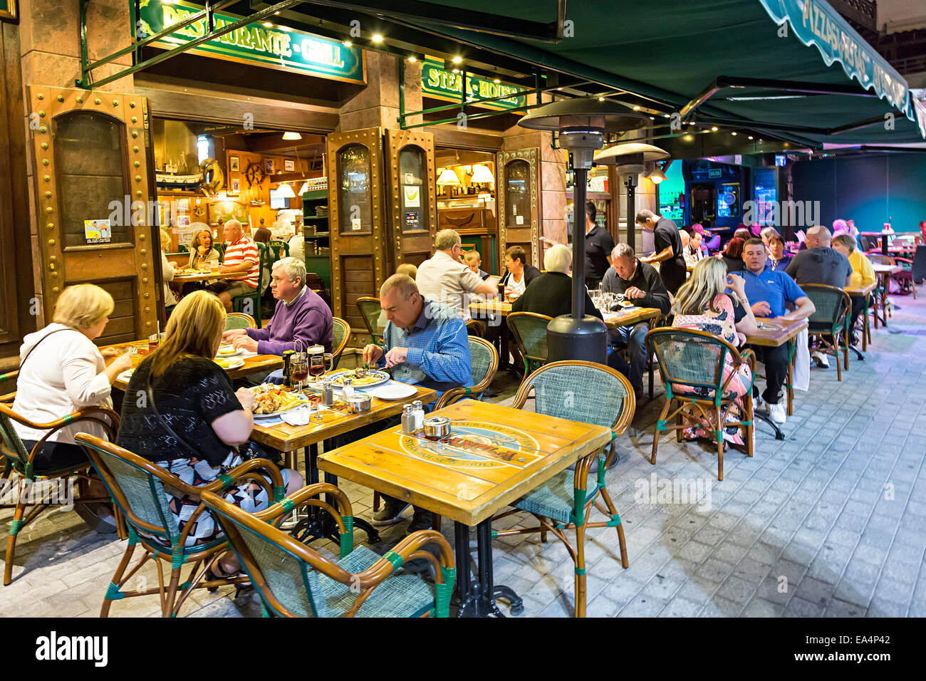 Pflaster-Restaurant, Puerto del Carmen, Lanzarote, Kanarische Inseln, Spanien Stockfoto
