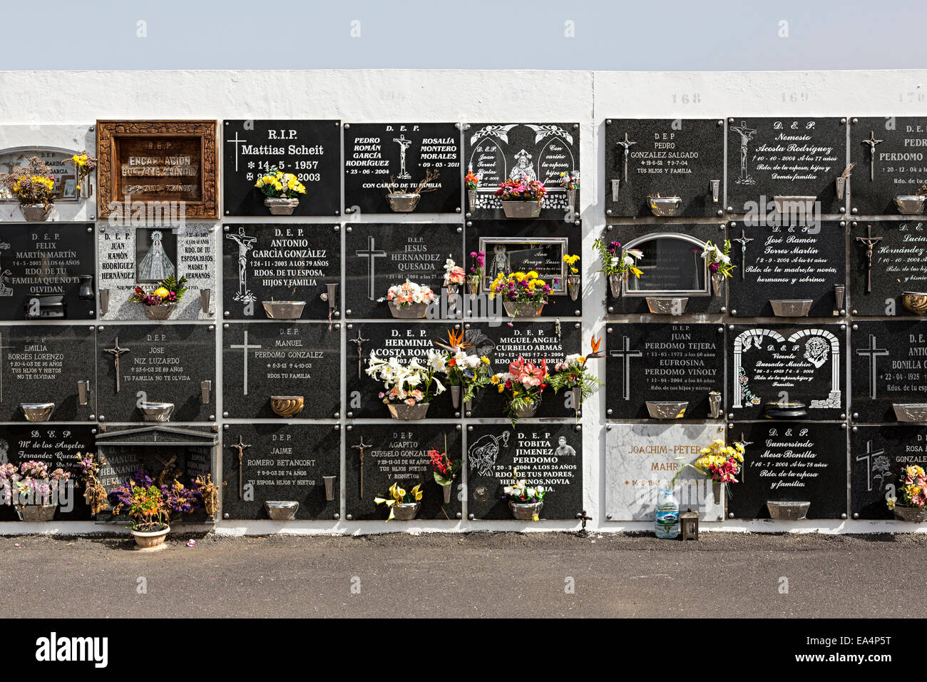 Friedhof Gräber eingelassen Wand, Haria, Lanzarote, Kanarische Inseln, Spanien Stockfoto