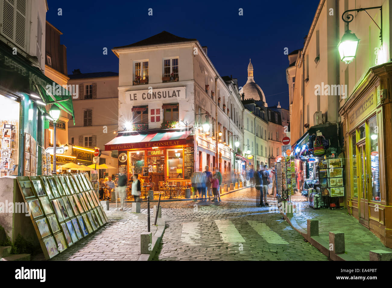 Le Consulat Montmartre bei Nacht Paris Frankreich Stockfoto