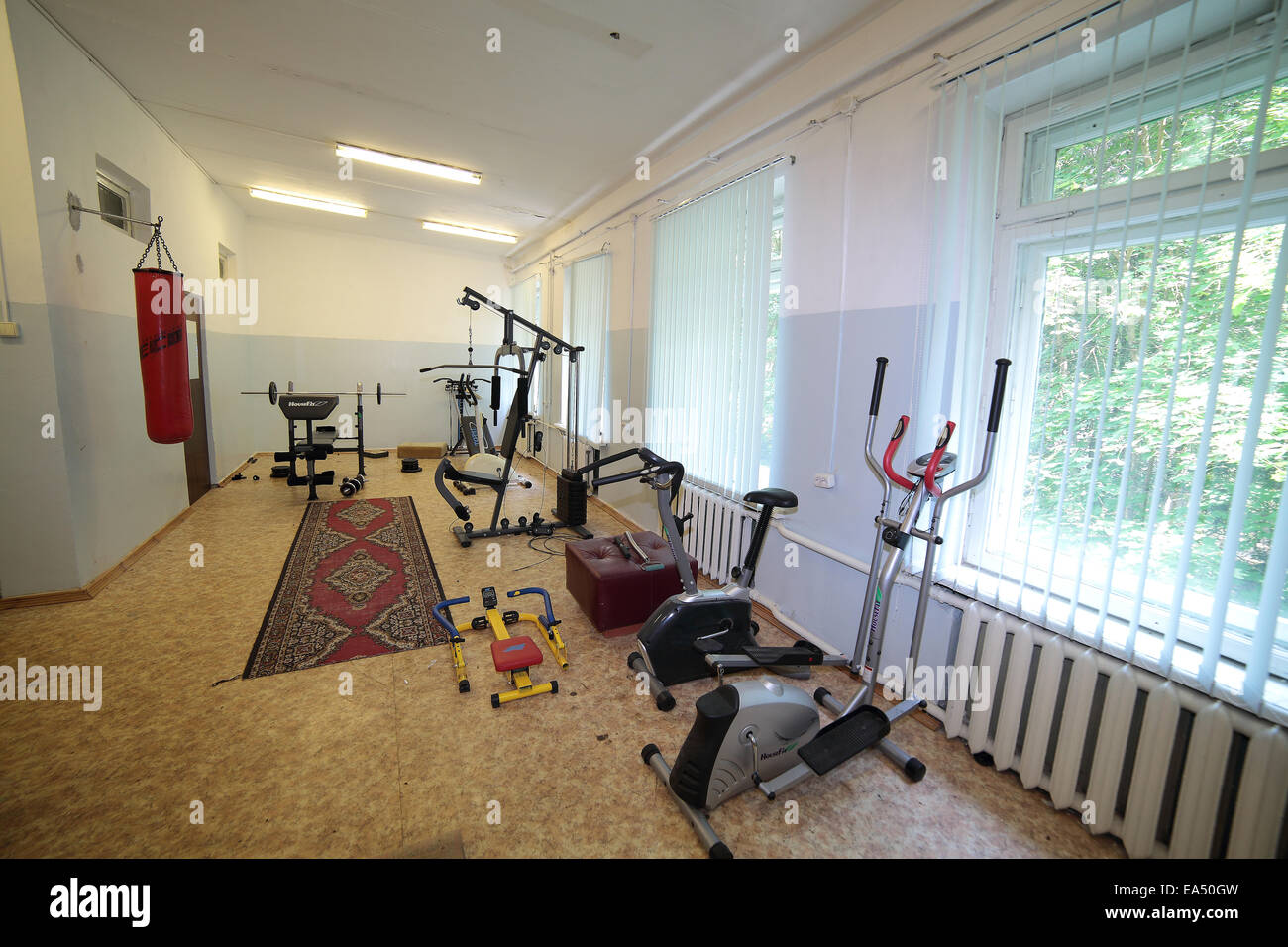 Traineger Geräte im Fitness-Center, Fitness-Studio Stockfoto