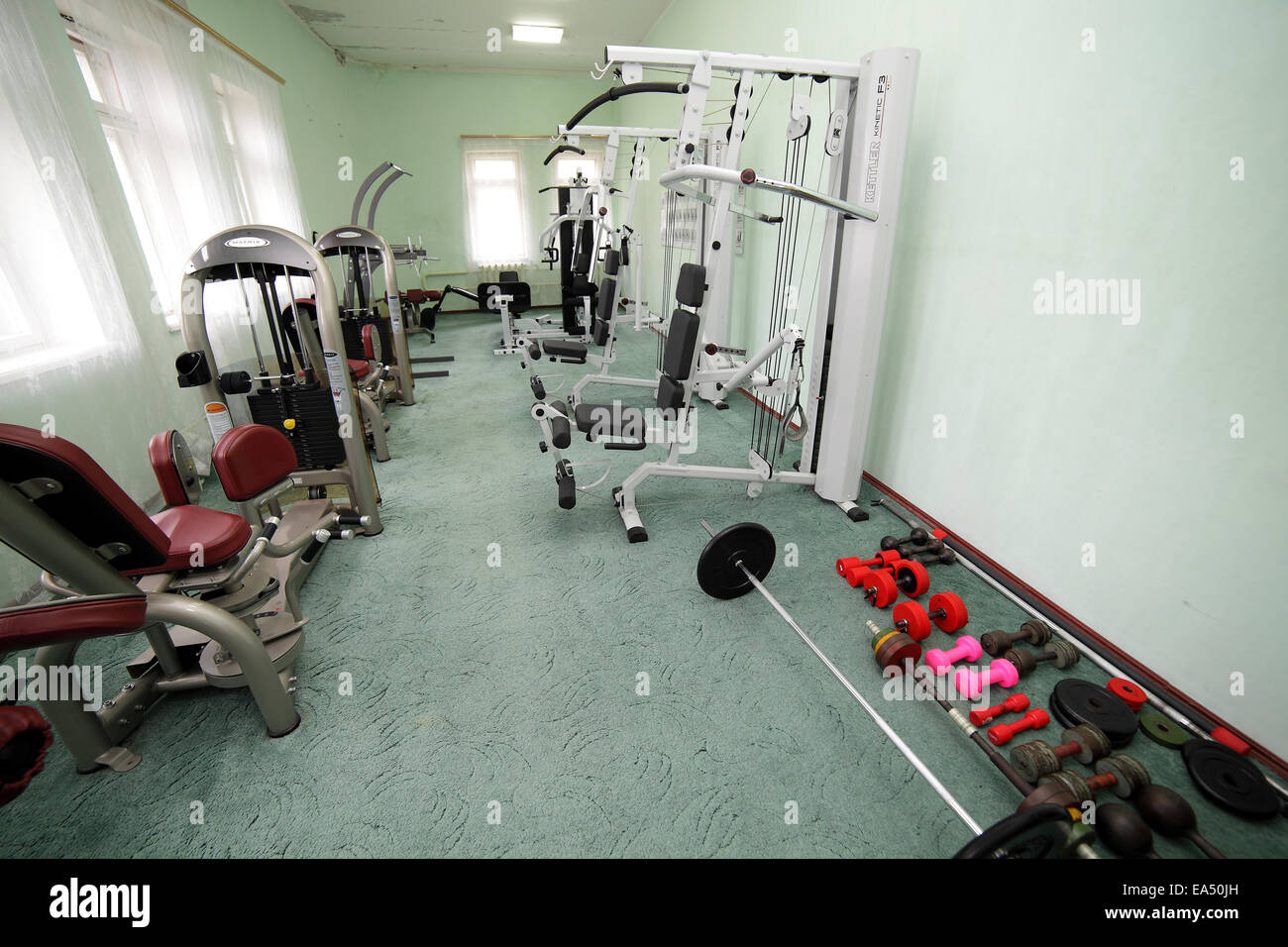 Traineger Geräte im Fitness-Center, Fitness-Studio Stockfoto