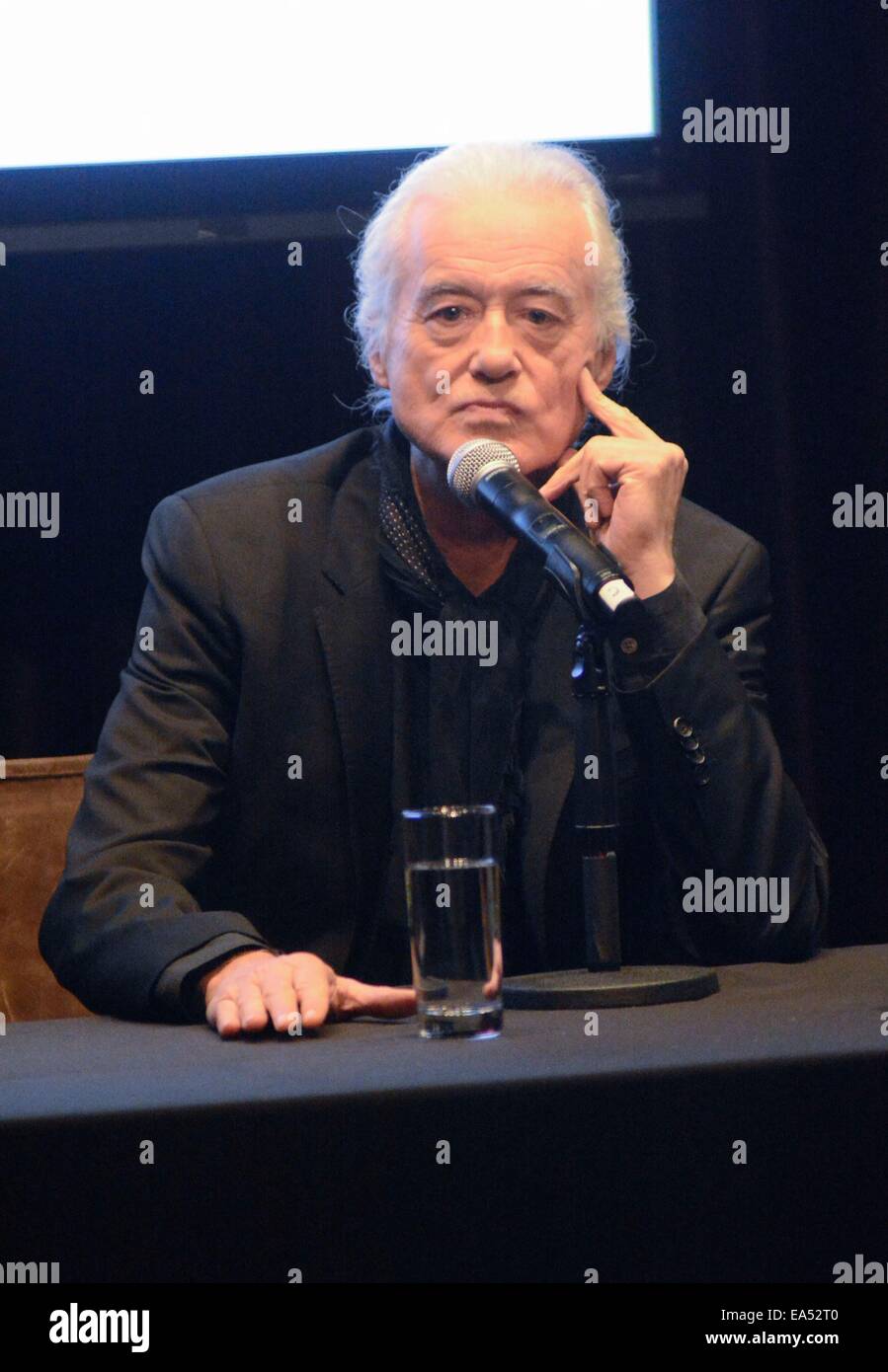 New York, NY, USA. 6. November 2014. Jimmy Page in Anwesenheit für JIMMY PAGE von Jimmy Page Buch-Ereignis, Varvatos an der Bowery, New York, NY 6. November 2014. Bildnachweis: Derek Sturm/Everett Collection/Alamy Live-Nachrichten Stockfoto