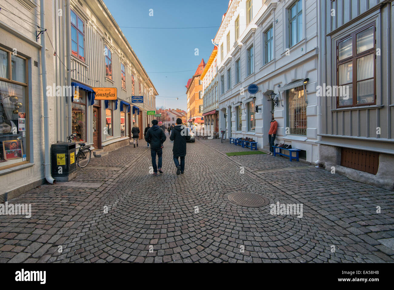 Menschen zu Fuß die Straßen von Haga in Göteborg, Schweden. Stockfoto