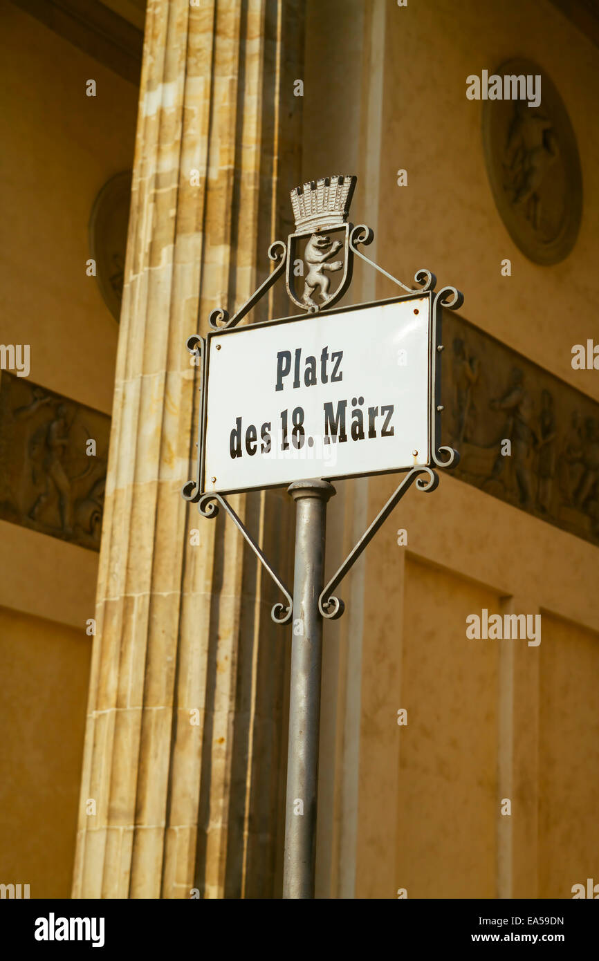 Deutschland, Berlin, Berlin-Mitte, Brandenburger Tor, unterzeichnen Platz 18. März Stockfoto