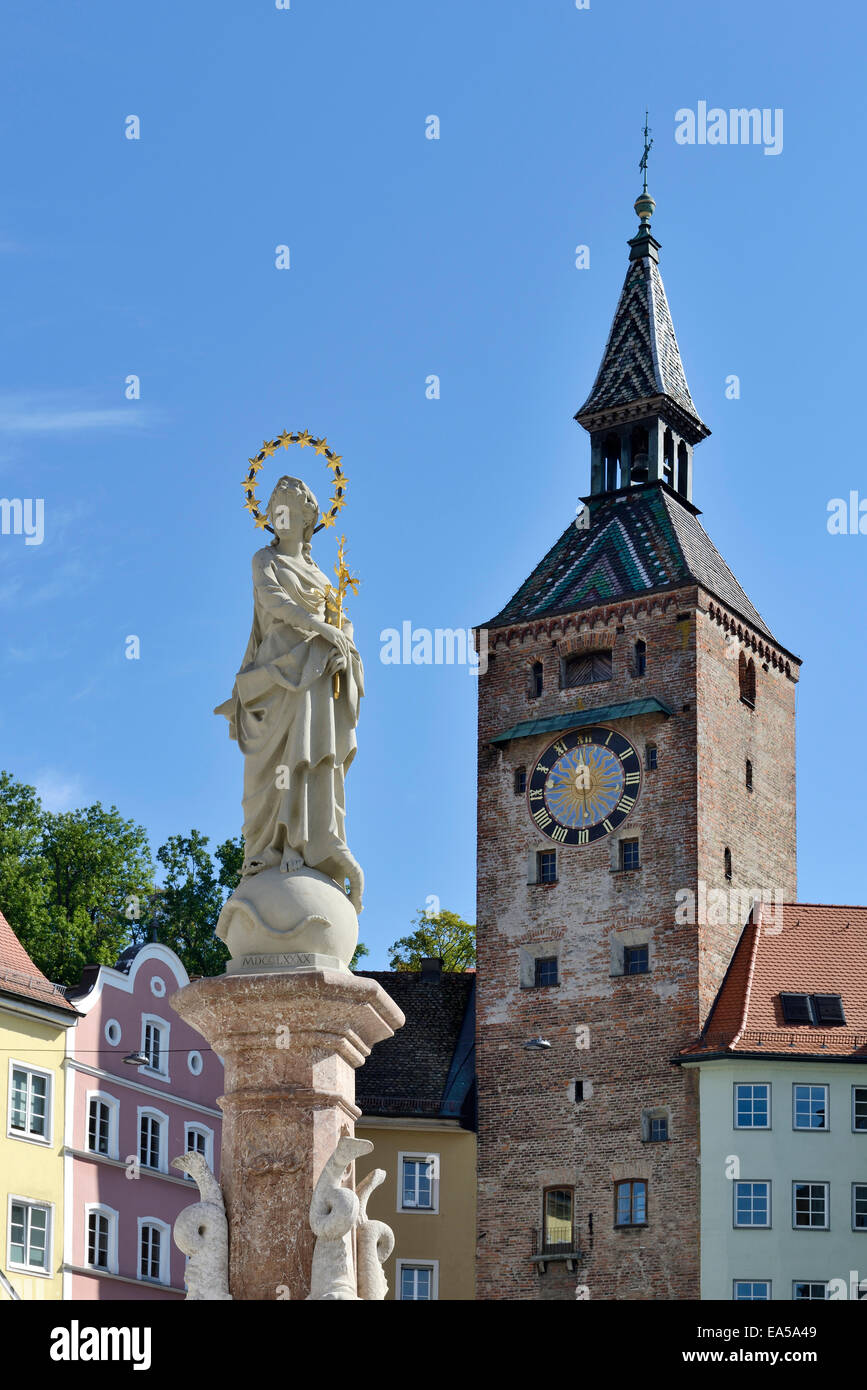 Deutschland, Bayern, Oberbayern, Landsberg bin, Lech, St. Marien-Brunnen und Schmalzturm Torturm Stockfoto