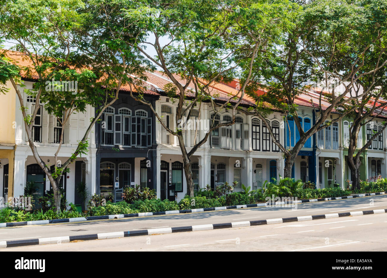 Terrassenförmig angelegten bunten Shophouses entlang Neil Road in Singapur Stockfoto