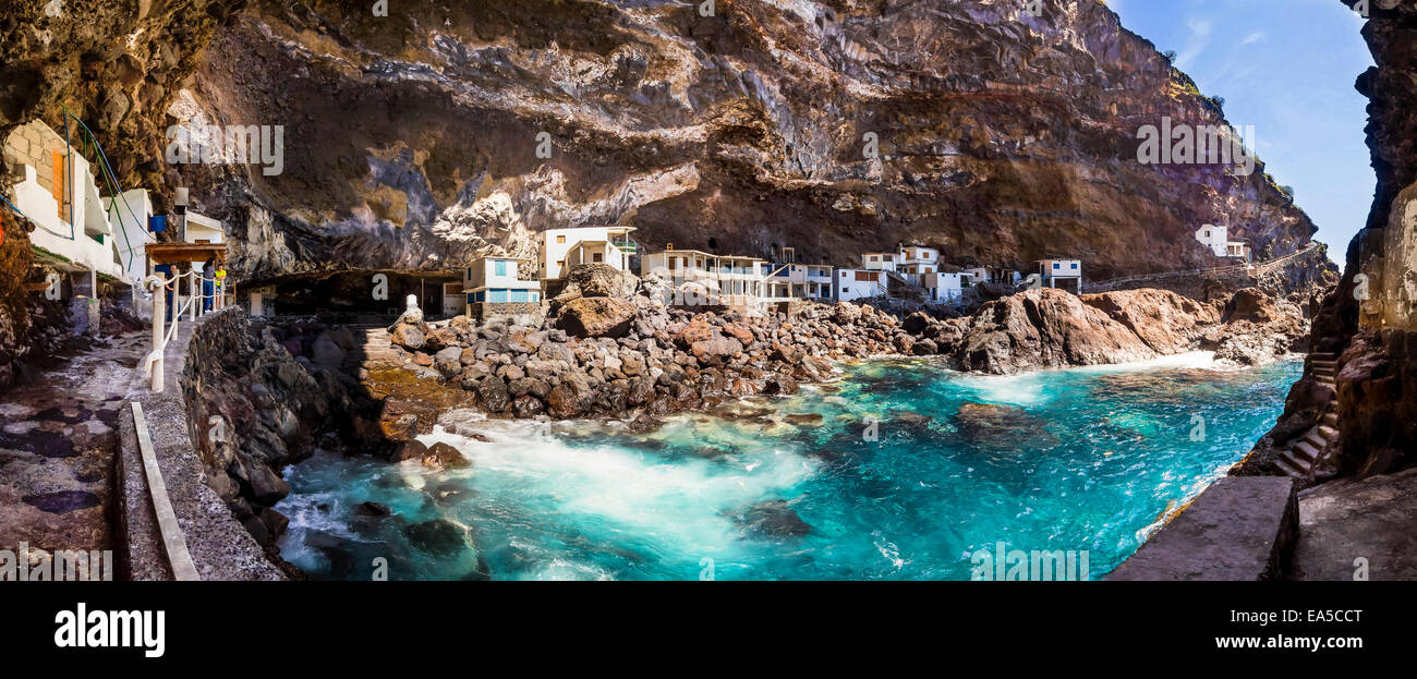 Spanien, Kanarische Inseln, La Palma, Tijarafe, Poris de Candelaria, Häuser in Höhle Stockfoto