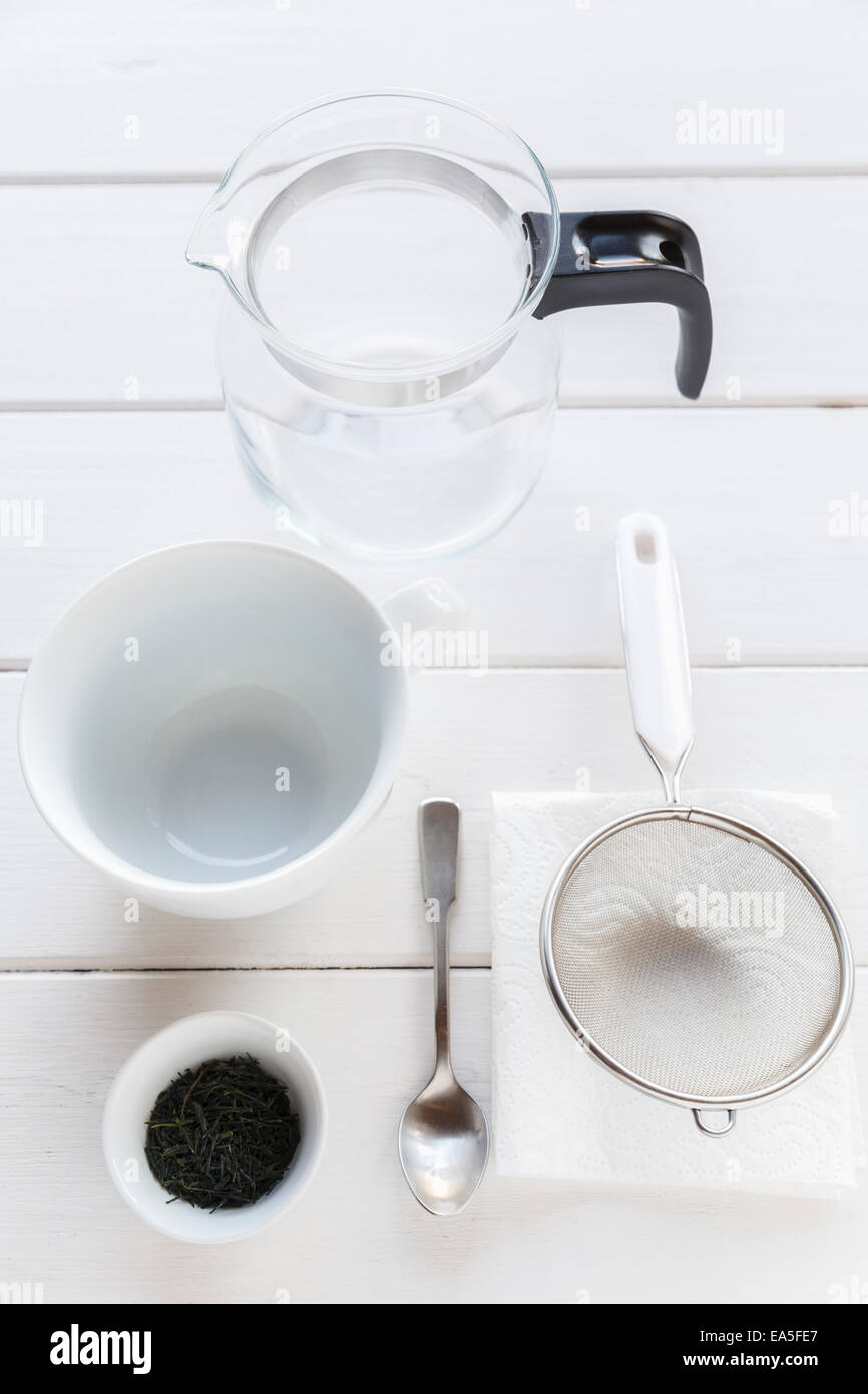 Utensilien für die Zubereitung von grünem Tee Stockfoto
