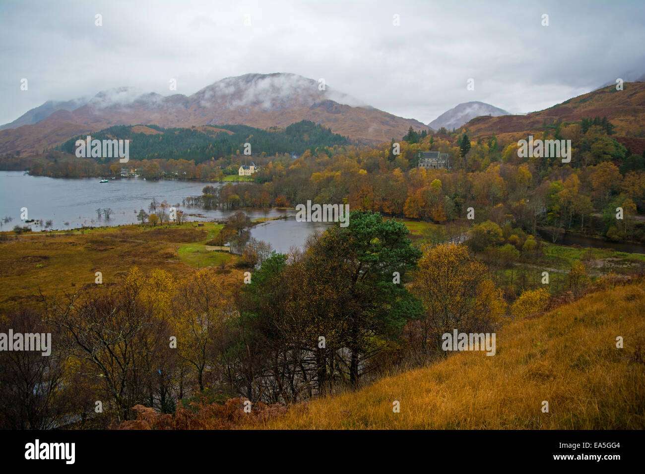 Glenfinnan in Herbstfarben Stockfoto