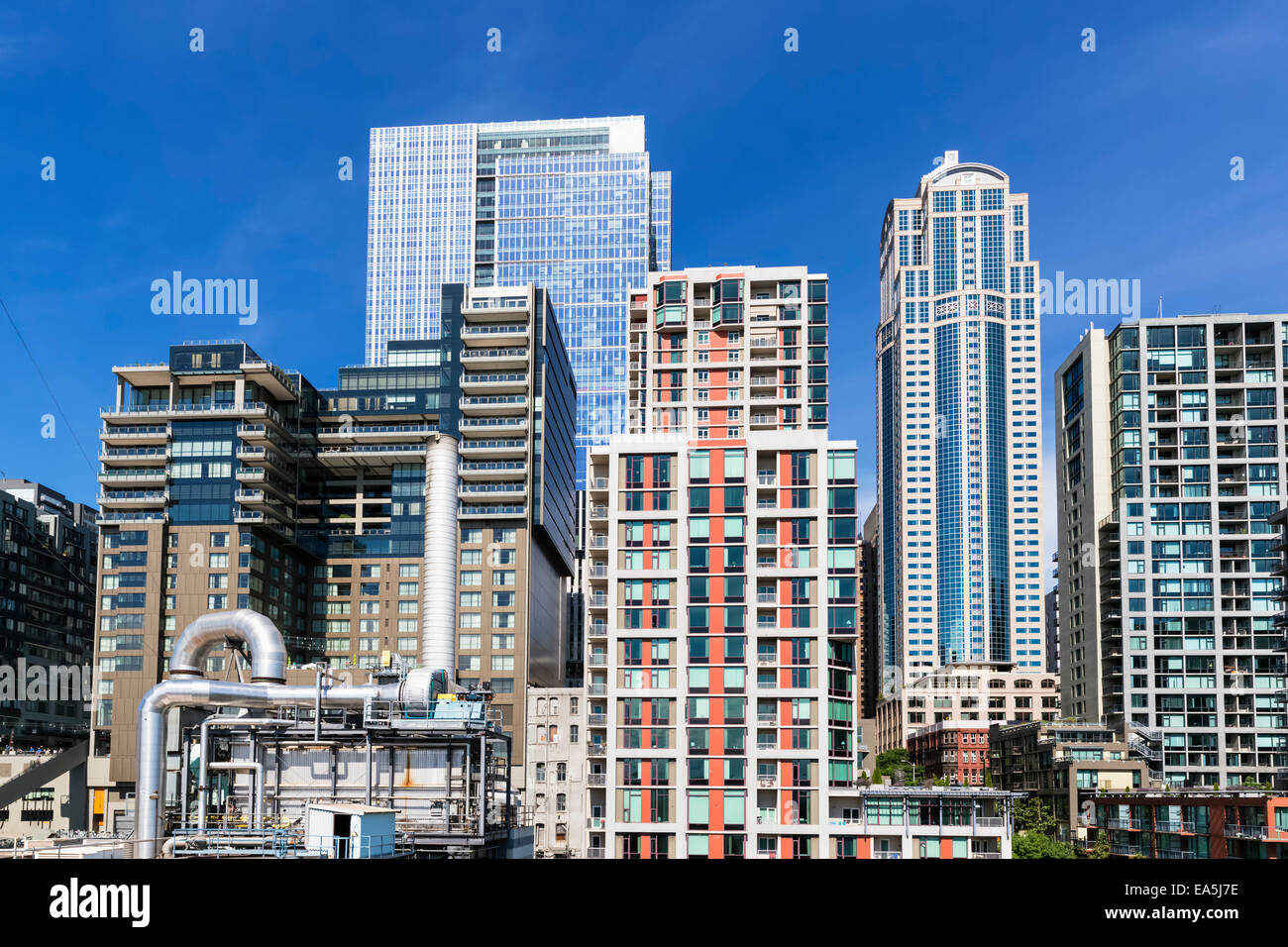 USA, US-Bundesstaat Washington, Seattle, 1201 Third Avenue Tower und Wolkenkratzern Stockfoto