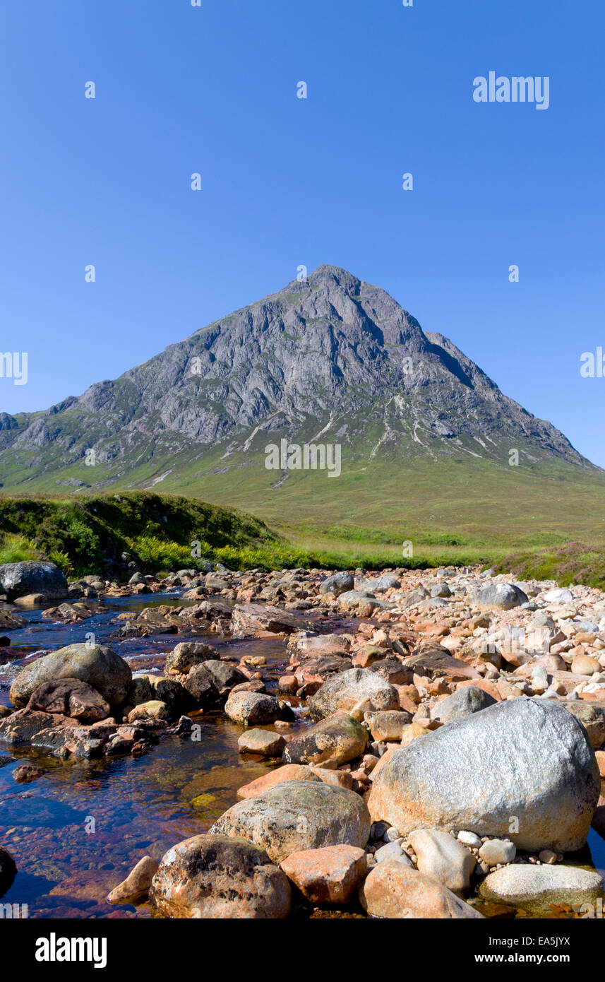 Stob Dearg, Buachaille Etive Mor & den Fluss Coupall, Lochaber, Highland, Schottland, Vereinigtes Königreich Stockfoto