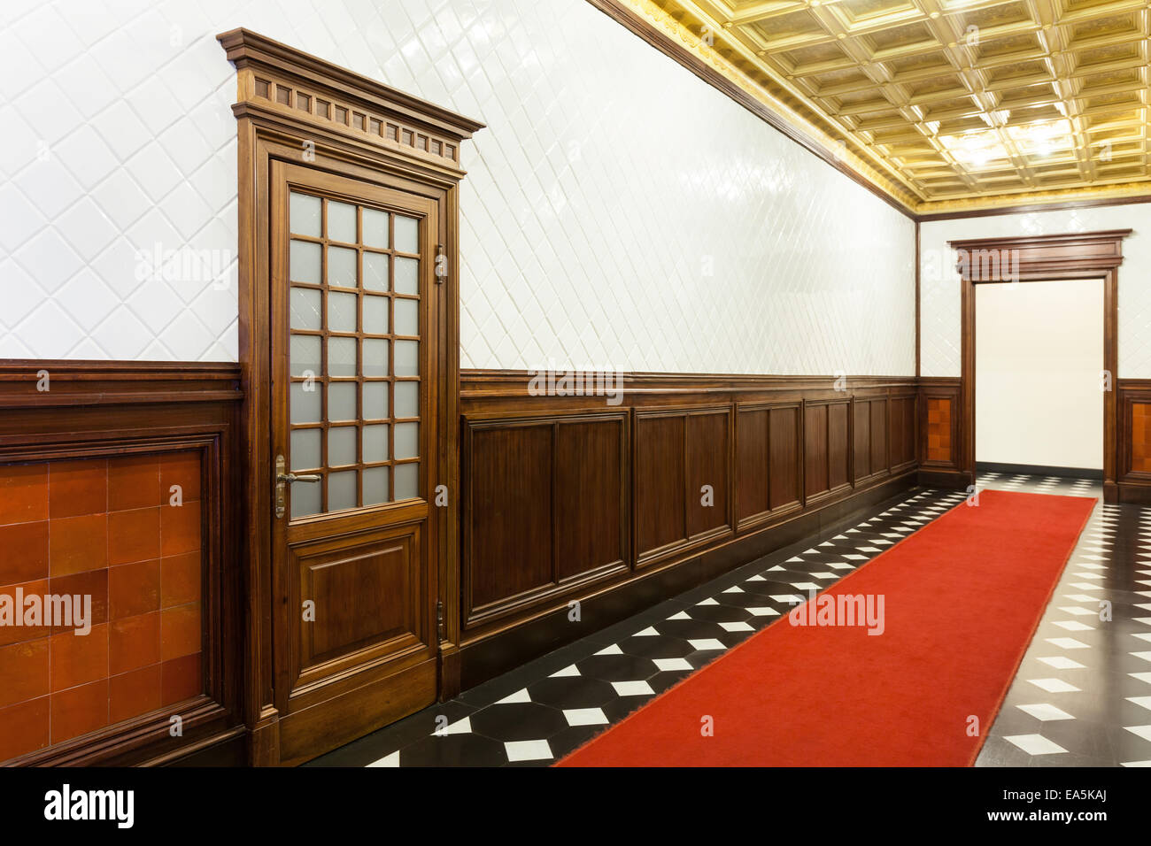 Innenraum, langen Flur eines alten Palastes Stockfoto