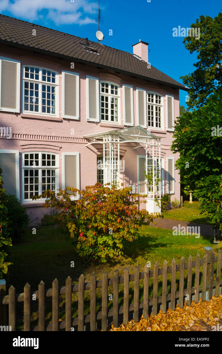 Wohnhaus und Garten, Dorf Worpswede Künstlerkolonie in der Nähe von Bremen, Teufelsmoor, Teufels Moor, Deutschland Stockfoto