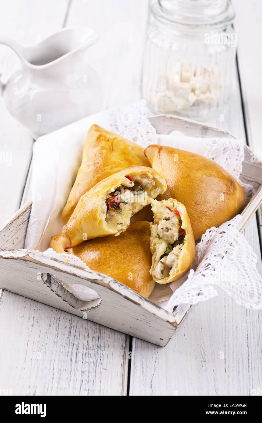 Pirozki mit Huhn Stockfoto