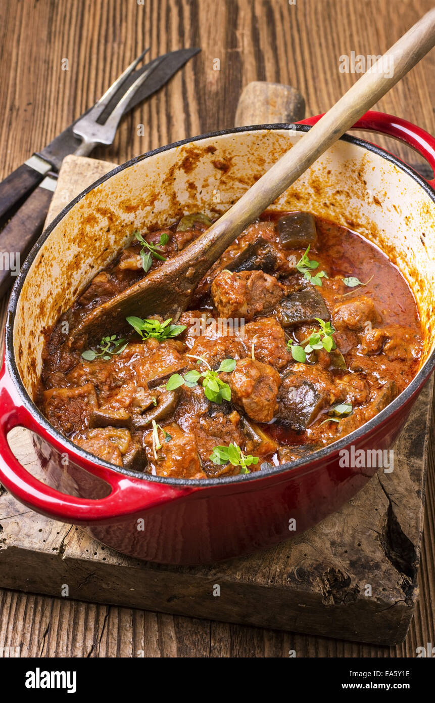 Land-Ragout mit Auberginen Stockfoto