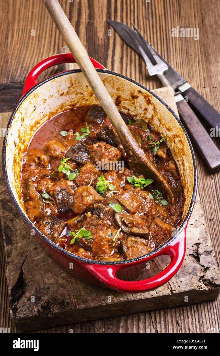 Lamm-Ragout mit Auberginen Stockfoto