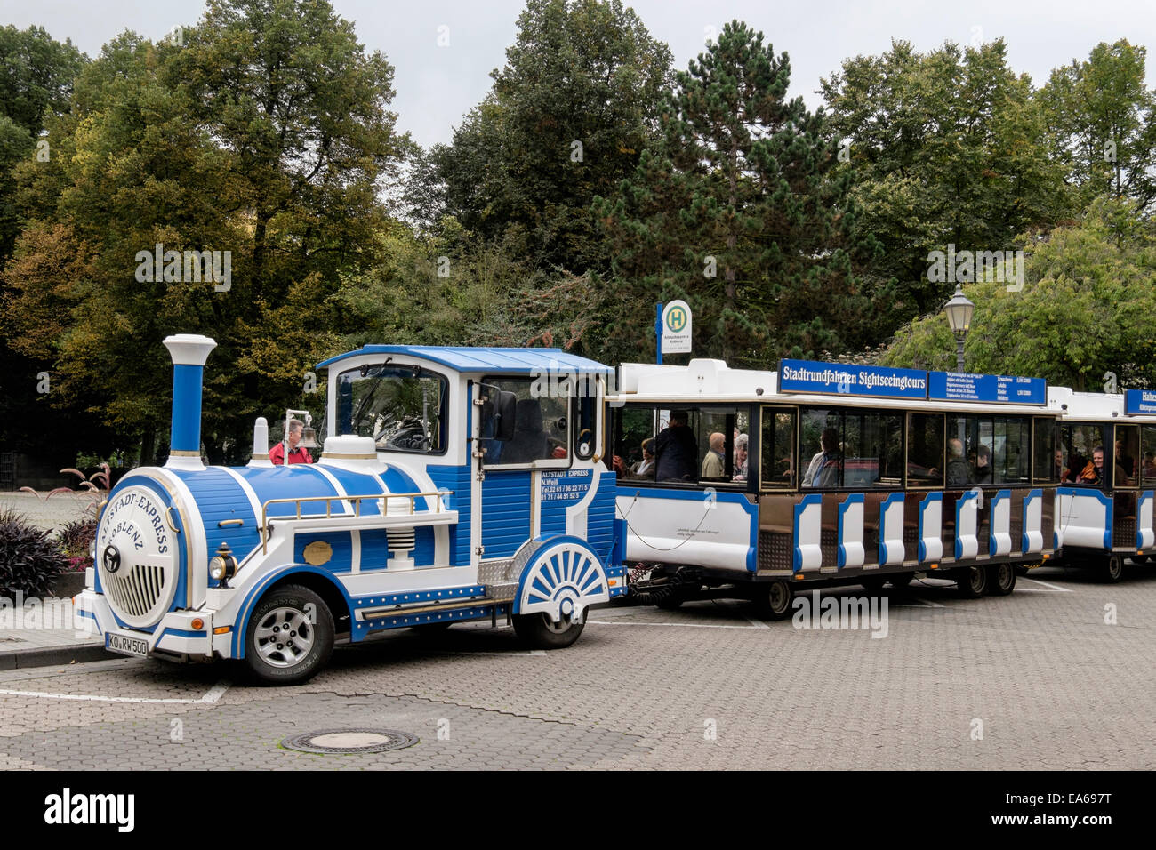 Der Aldstat-Express Sightseeing Touristenzug Touristen aufnehmen. Koblenz, Rheinland-Pfalz, Deutschland Stockfoto