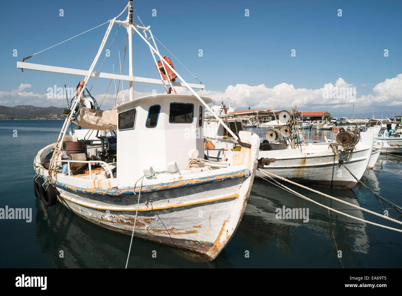 Angelboote/Fischerboote in Griechenland. Tageslicht Stockfoto
