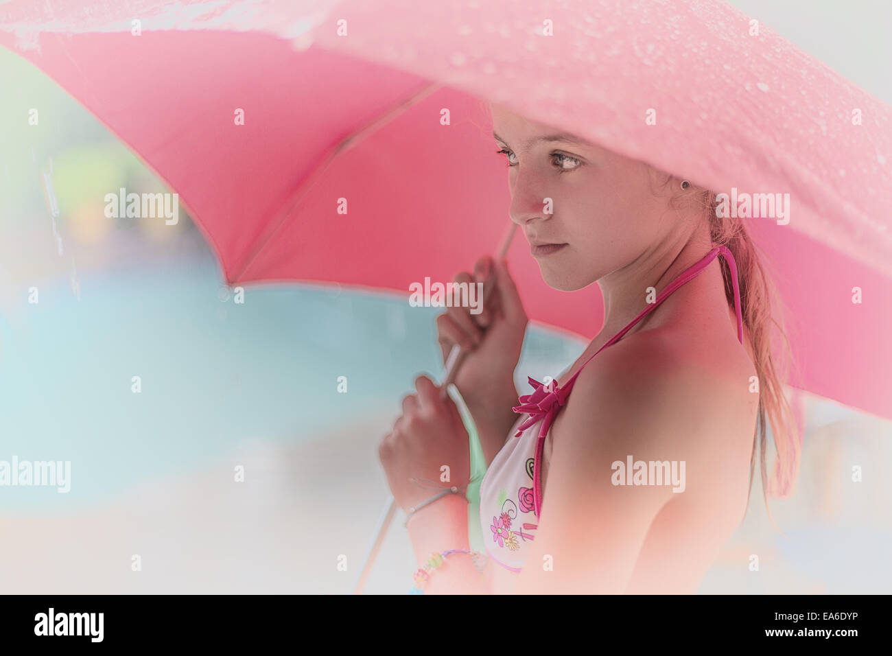 Mädchen mit Regenschirm Stockfoto