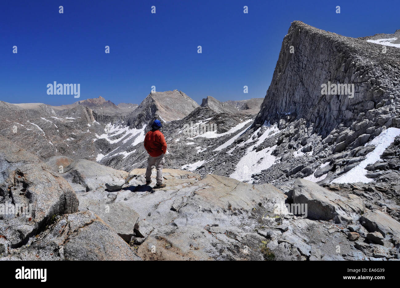 USA, Kalifornien Sierra Nevada Range, Wanderer auf Seven Gables Pass Stockfoto