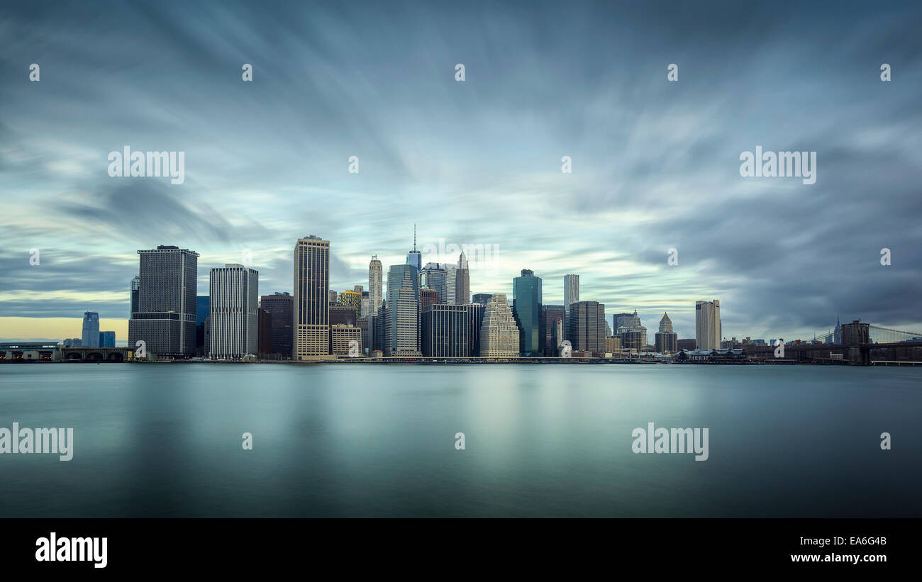 USA, New York State, New York CIty, Langzeitbelichtung von Manhattan Stockfoto