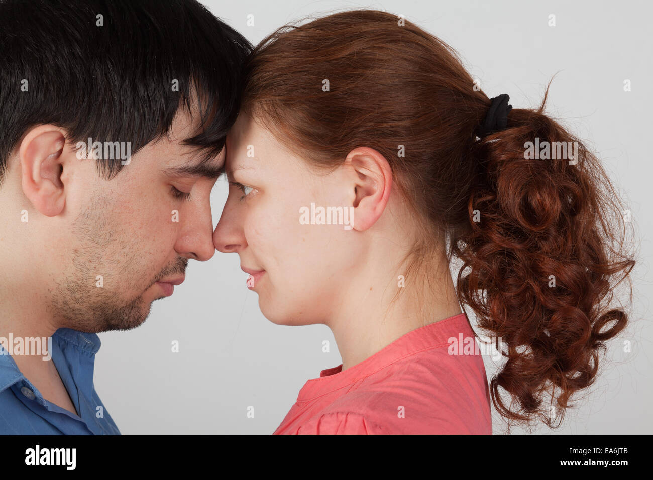 Zwei junge von Angesicht zu Angesicht Stockfoto