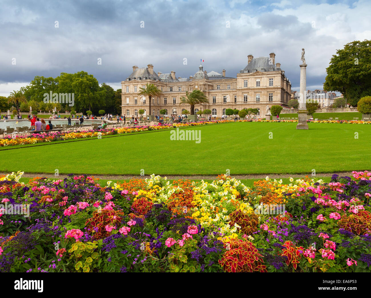 Paris, Frankreich - 10. August 2014: Jardin du Luxembourg, Luxembourg-Palast Fassade, Paris Stockfoto