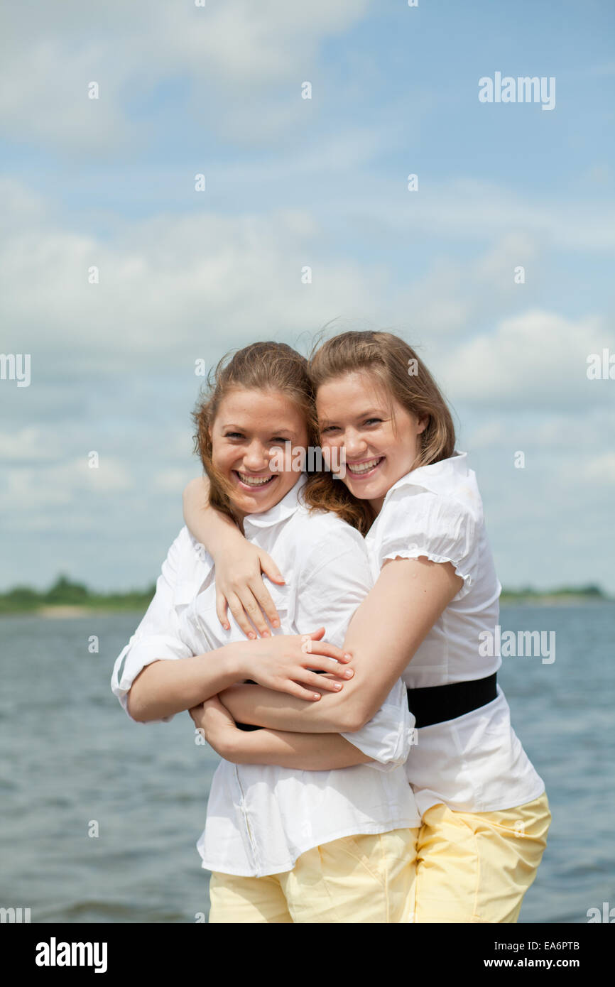 Zwillinge-Mädchen Stockfoto