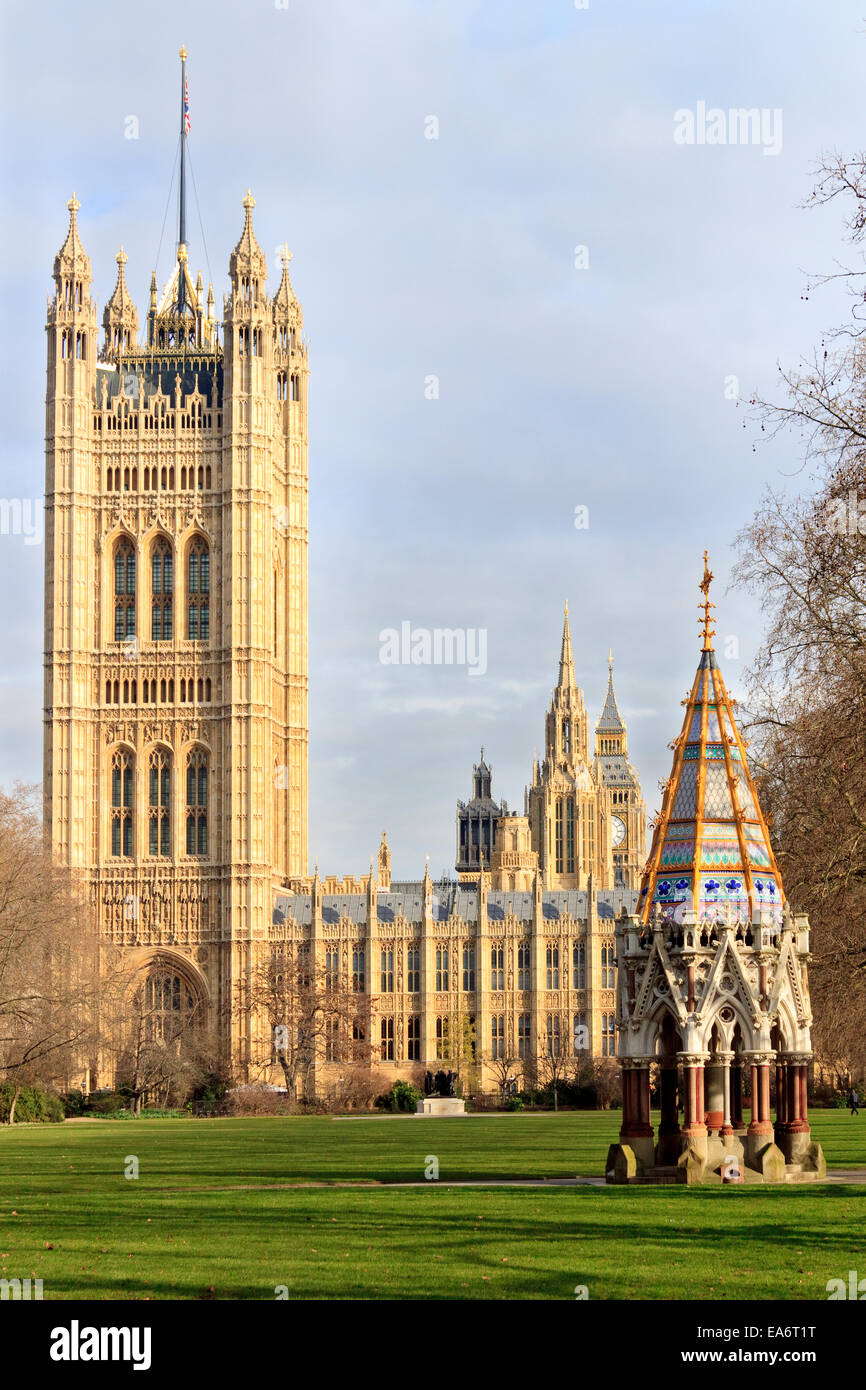 Buxton Memorial, Victoria Tower und Victoria Tower Gardens, Houses of Parlament, Westminster, London Stockfoto