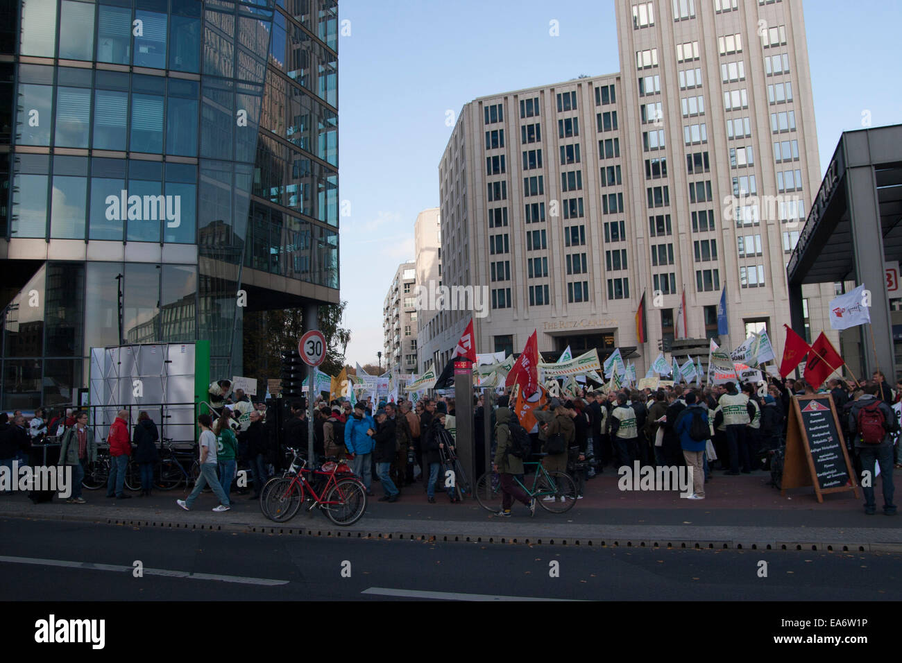 Berlin, Deutschland. 7. November 2014. Demonstration durch Deutsche Bahn Union GDL am Potsdamer Platz in Berlin, Deutschland. Stockfoto