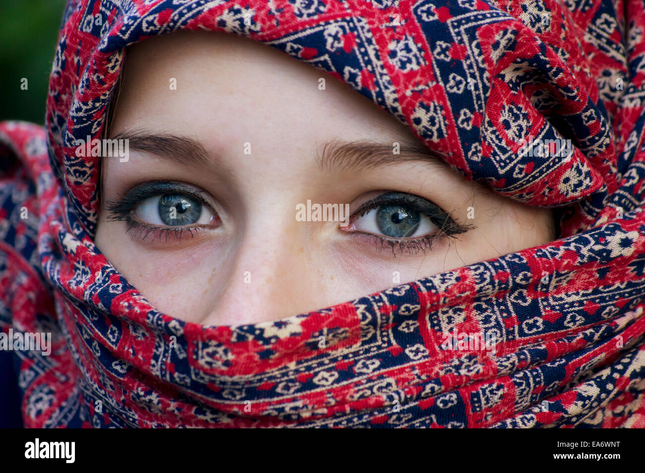 Messe gehäutet Sikh Mädchen mit Burka; England Stockfoto