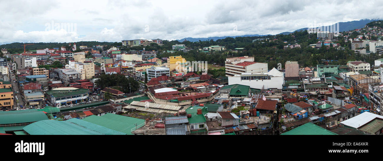 Panorama der Innenstadt von Baguio City in Nord-Luzon, Philippinen. bekannt als die Sommer-Hauptstadt und Stadt von Kiefern. Kühles Wetter. Stockfoto