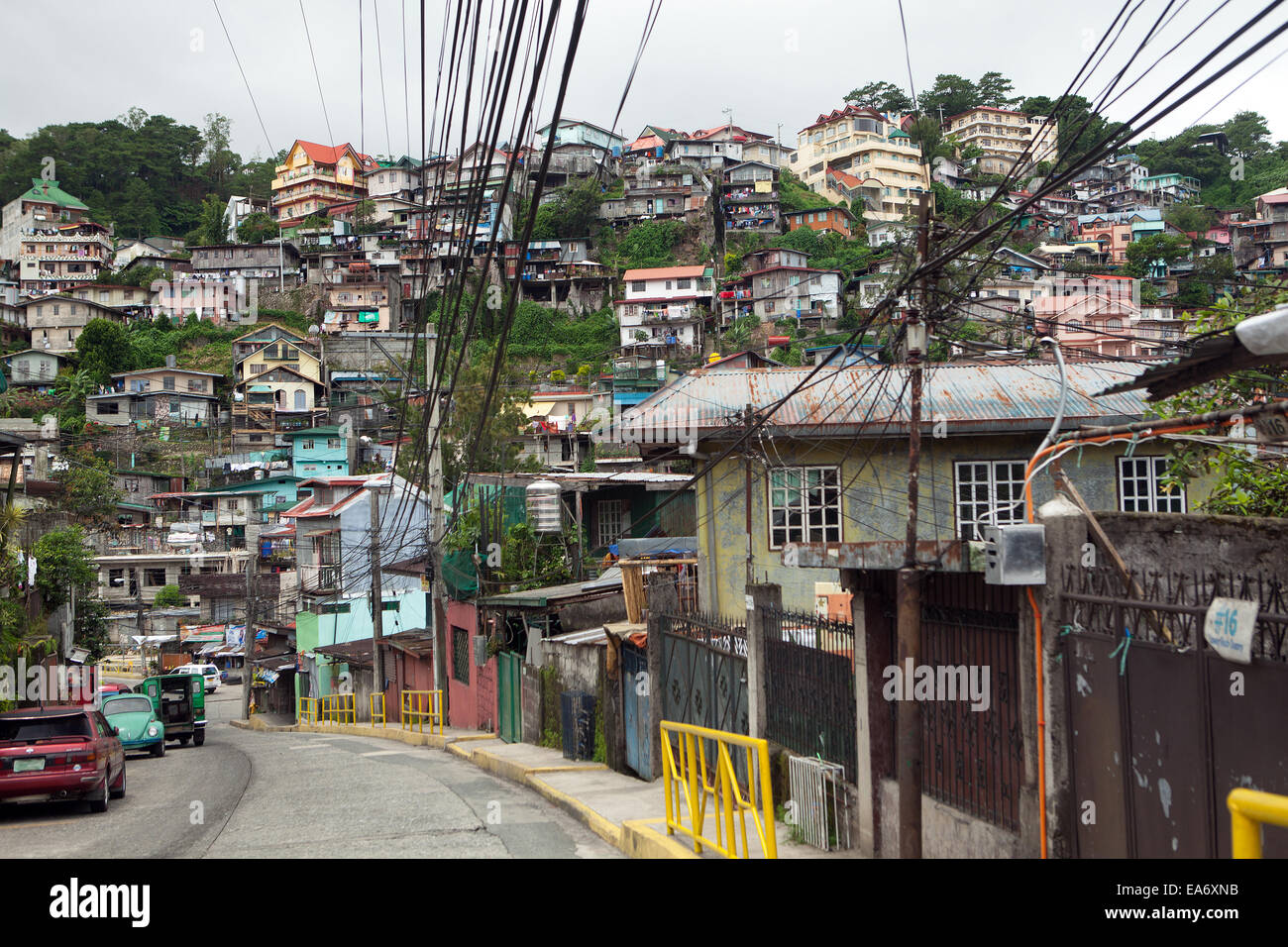 Überlasteten Gehäuse in Baguio City, Philippinen. Stockfoto