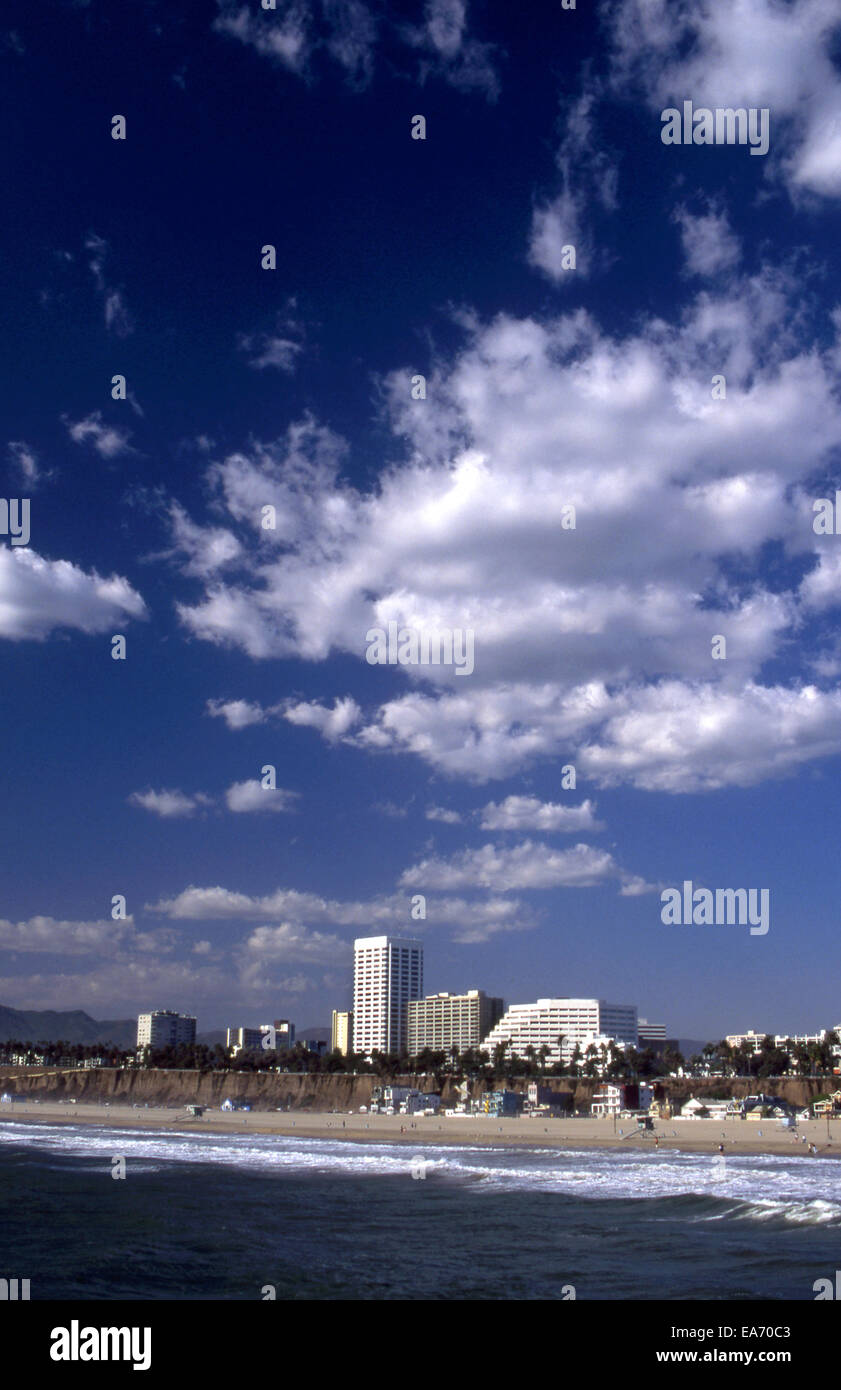 Blick auf die Skyline der Santa Monica Pier Stockfoto