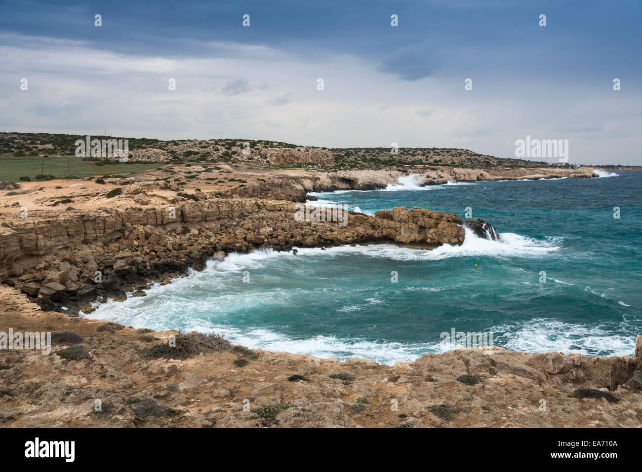 Küste am Kap Greco-Halbinsel an der Süd-Ost-Küste von Zypern. Stockfoto