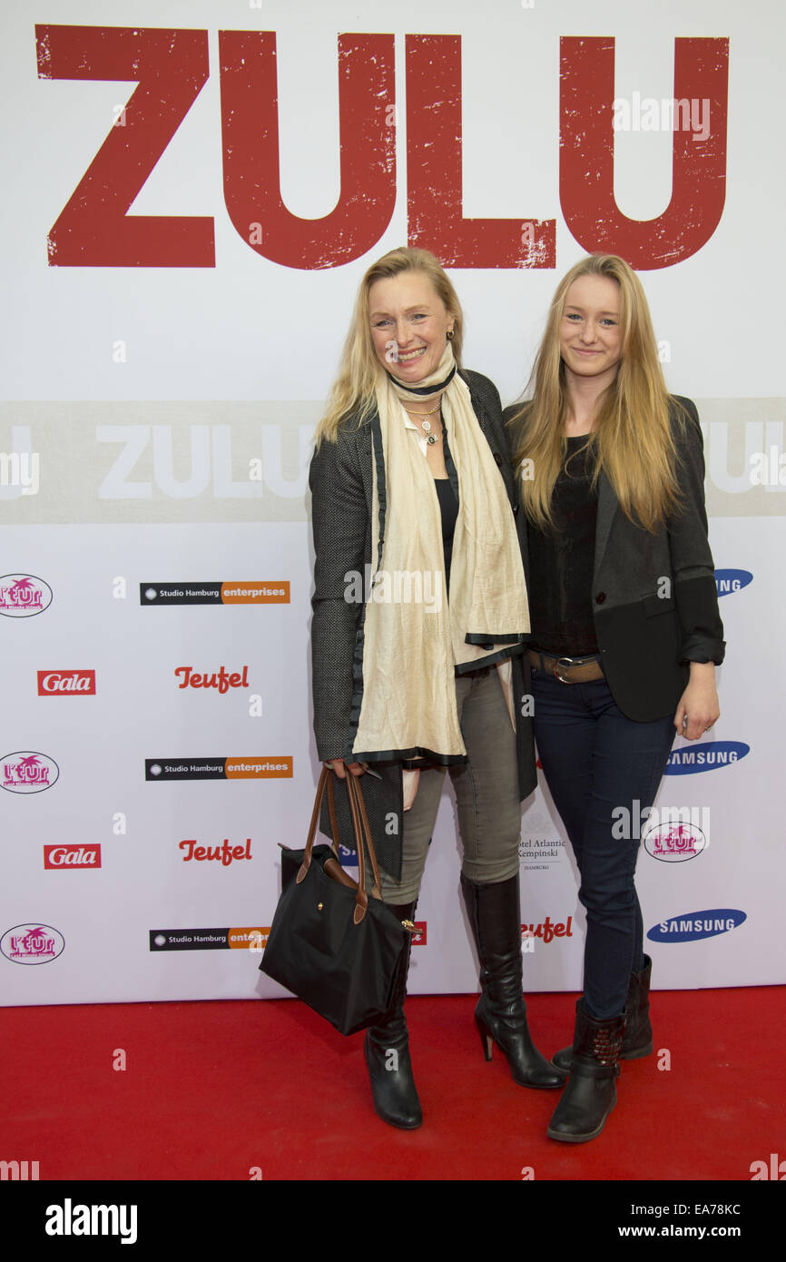 Deutschlandpremiere von "Zulu" im Kino Cinemaxx Dammtor - Red Carpet Featuring: Marita Marschall, Zoe Marie Marschall Where: Hamburg, Deutschland: 6. Mai 2014 Stockfoto