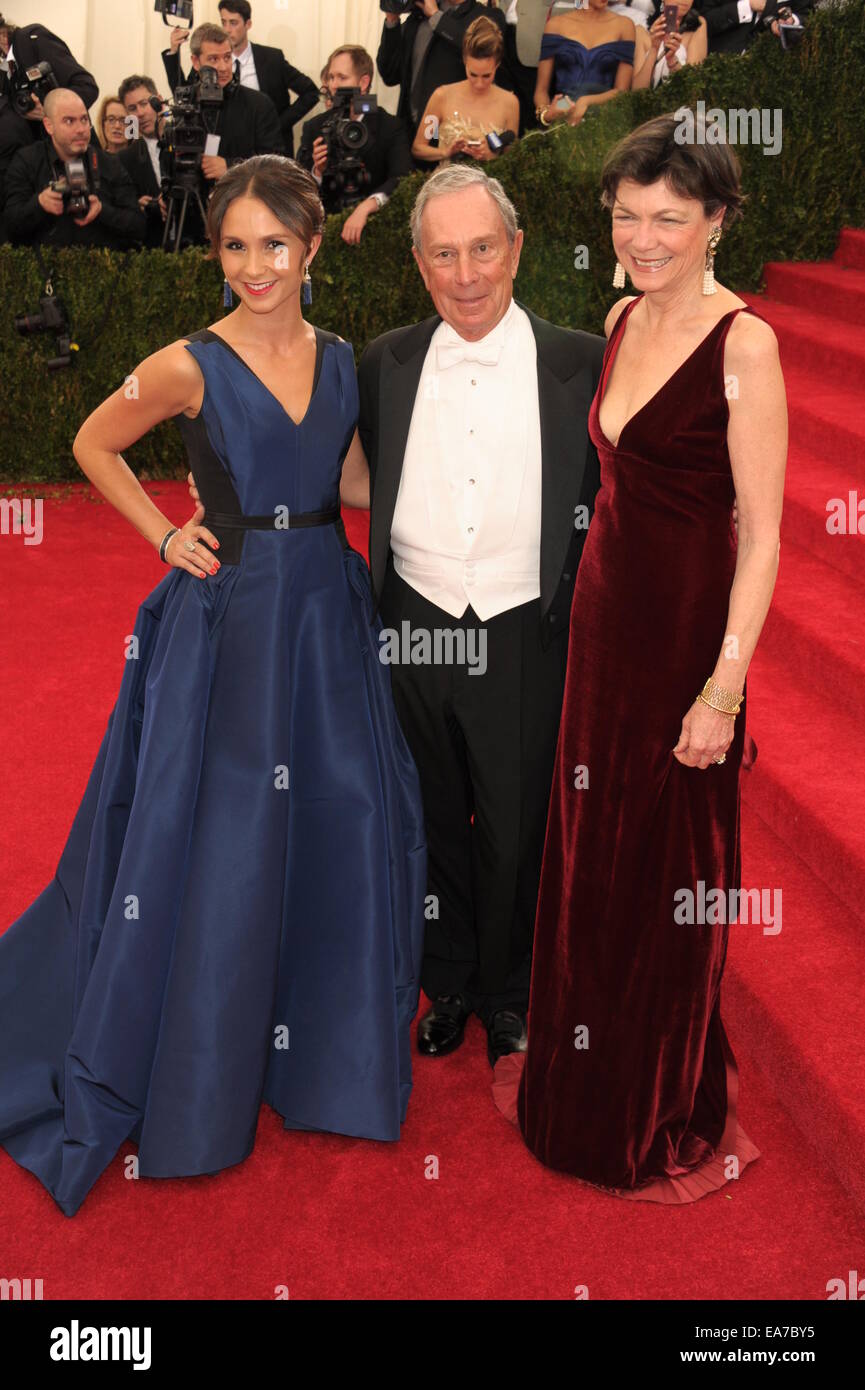 "Charles James: über die Mode hinaus" Costume Institute Gala im Metropolitan Museum of Art - vor der Ankunftshalle mit: Georgina Bloomberg, Bürgermeister Michael Bloomberg und Diana Taylor wo: New York City, New York, Vereinigte Staaten, wann: 5. Mai 2014 Stockfoto