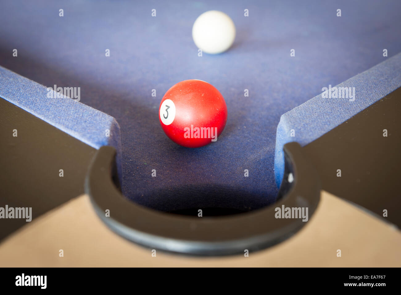 Spielen Sie Pool auf einem Billardtisch mit BillardKugeln Stockfotografie Alamy