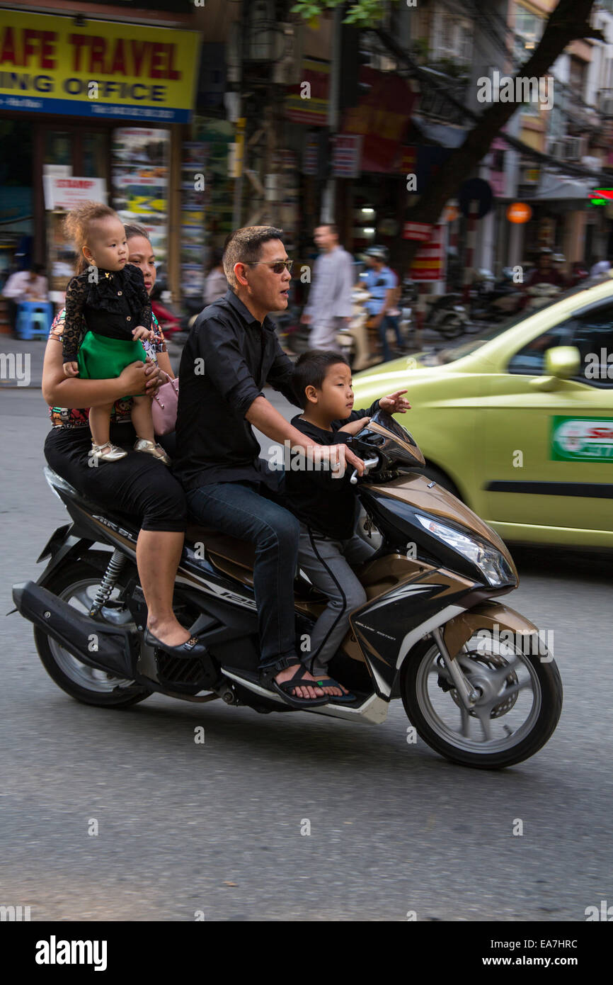 Eine Familie reist rund um Hanoi, Vietnam Stockfoto