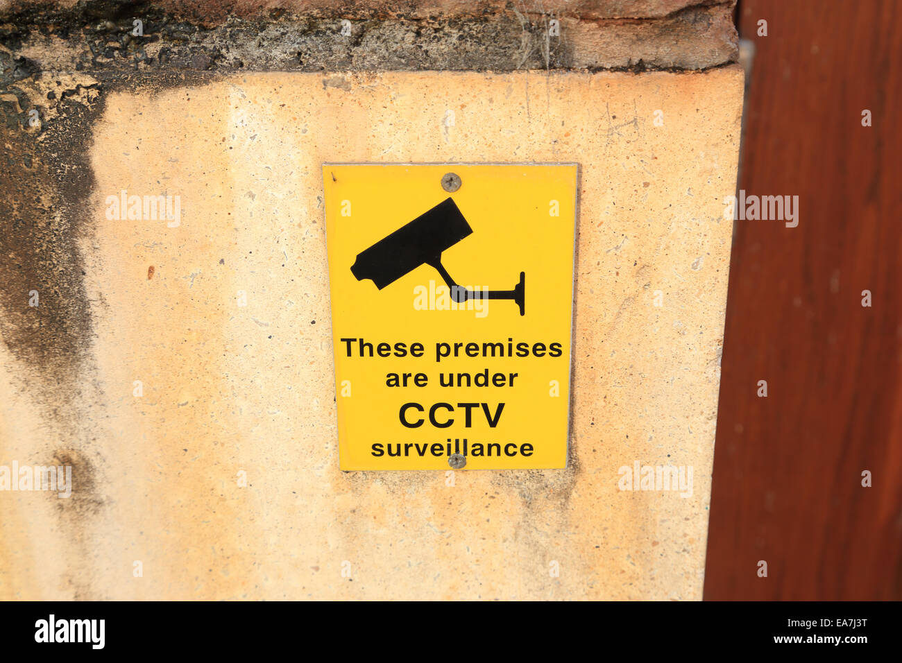 Schild Warnung, die Räumlichkeiten sind unter Videoüberwachung Stockfoto