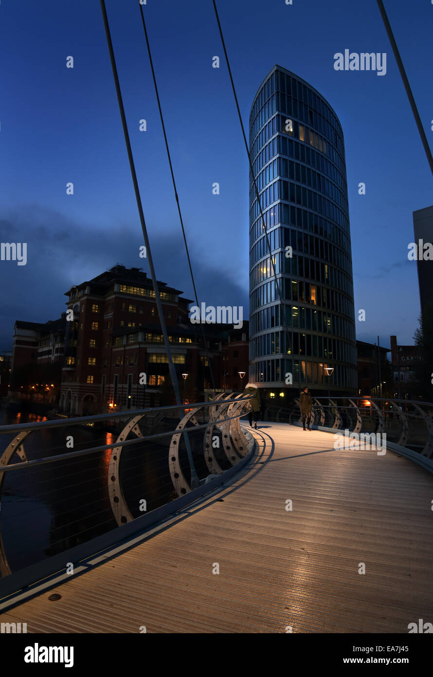 Temple Quay Brücke, Tempelbezirk, Bristol, am frühen Abend Stockfoto