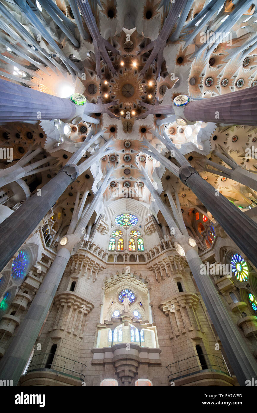 Sagrada Familia Innenraum standardmäßig Antoni Gaudi in Barcelona, Katalonien, Spanien. Stockfoto