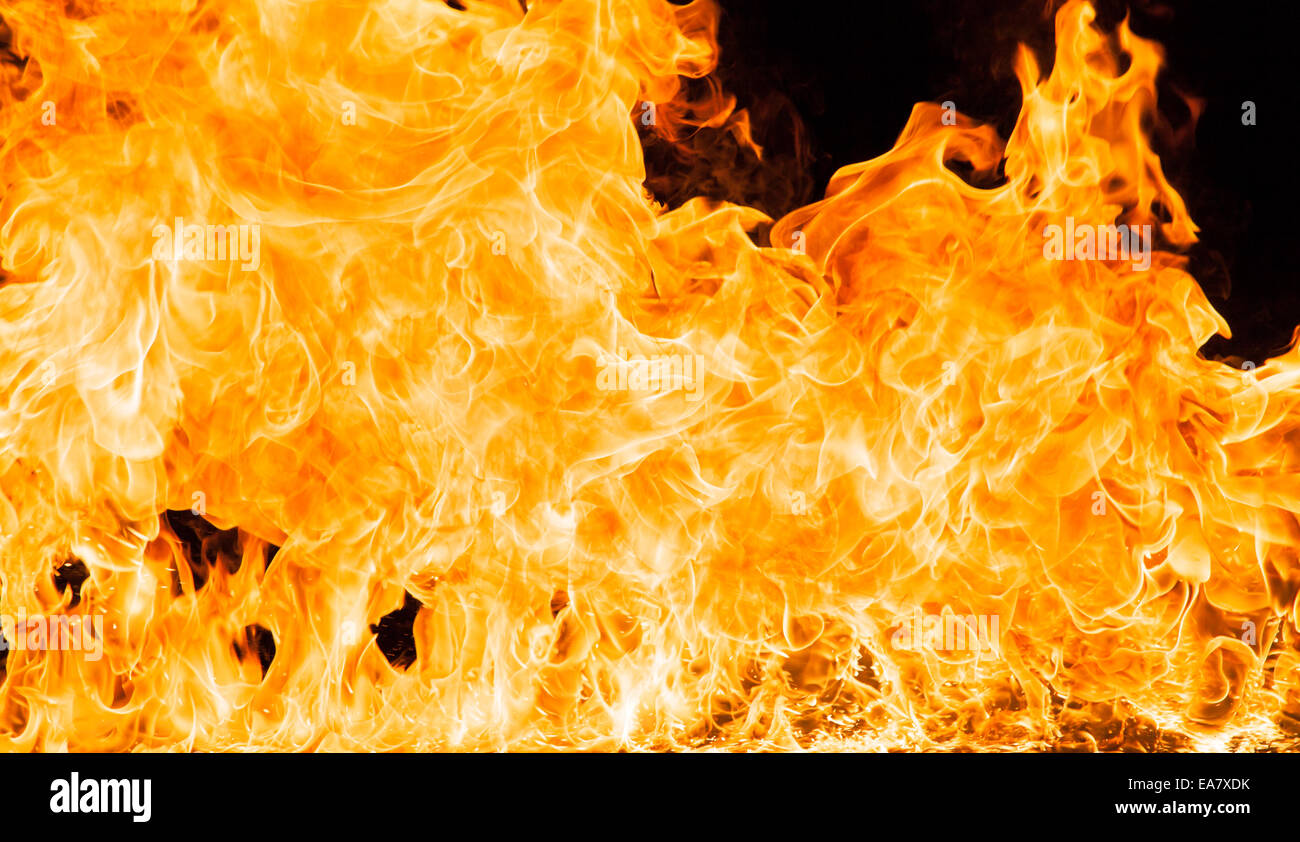 Feuer Flammen, auf schwarzem Hintergrund isoliert Stockfoto
