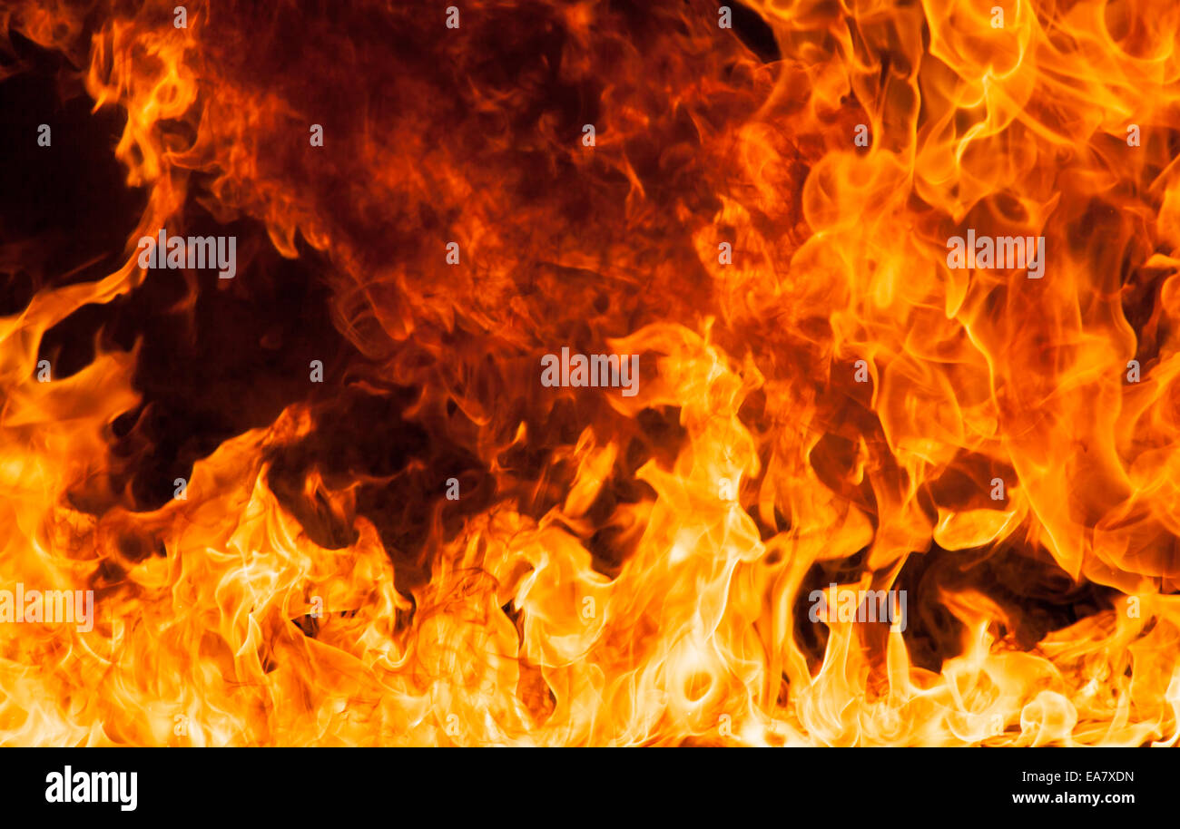 Feuer Flammen, auf schwarzem Hintergrund isoliert Stockfoto
