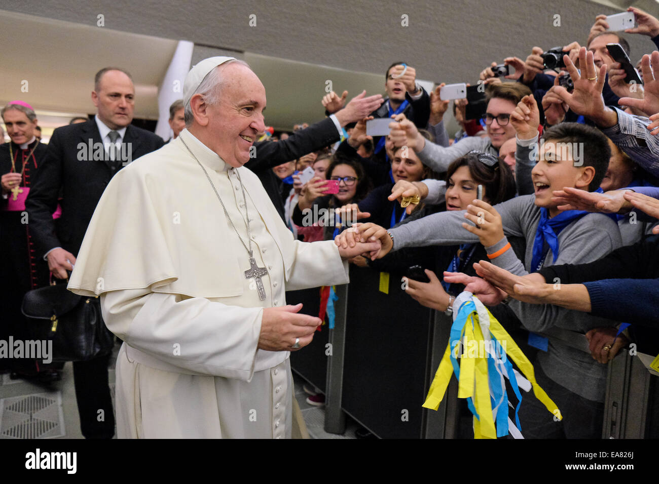 Aula Paolo VI, Vatikanstadt. 8. November 2014. Papst Francis Besprechungstermin mit der Bewegung der Italiener Erwachsene Scout Credit: wirklich Easy Star/Alamy Live News Stockfoto