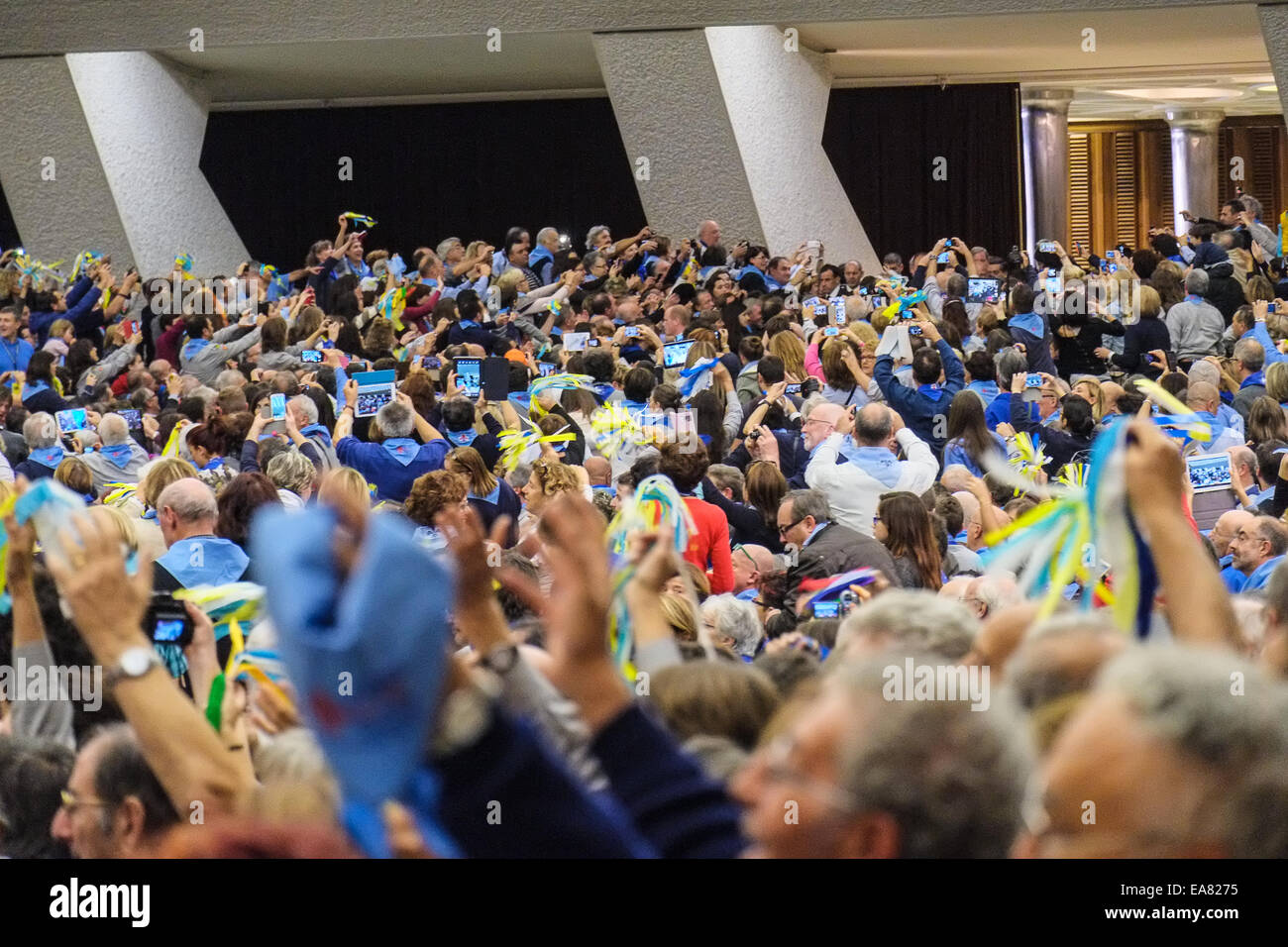 Aula Paolo VI, Vatikanstadt. 8. November 2014. Papst Francis Besprechungstermin mit der Bewegung der Italiener Erwachsene Scout Credit: wirklich Easy Star/Alamy Live News Stockfoto